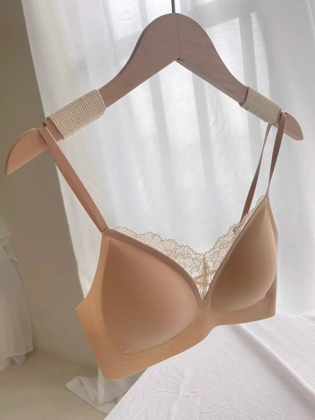 Body lingerie col montant dos nu — dentelle stretch