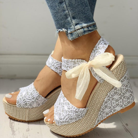 Sandales compensees femme en dentelle - look ete